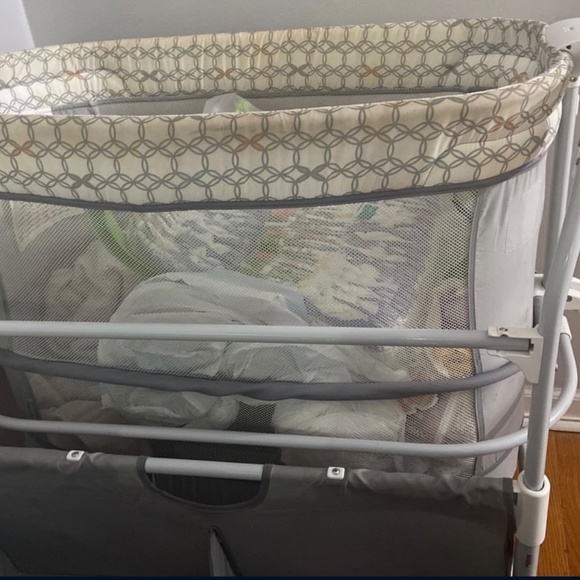 Baby Bassinet - Picture 1 of 3